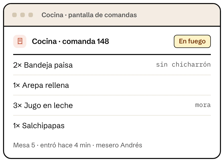 Comanda de cocina en Klave, el sistema POS para restaurantes, con la mesa 5, cuatro platos, sus adicionales y el tiempo transcurrido